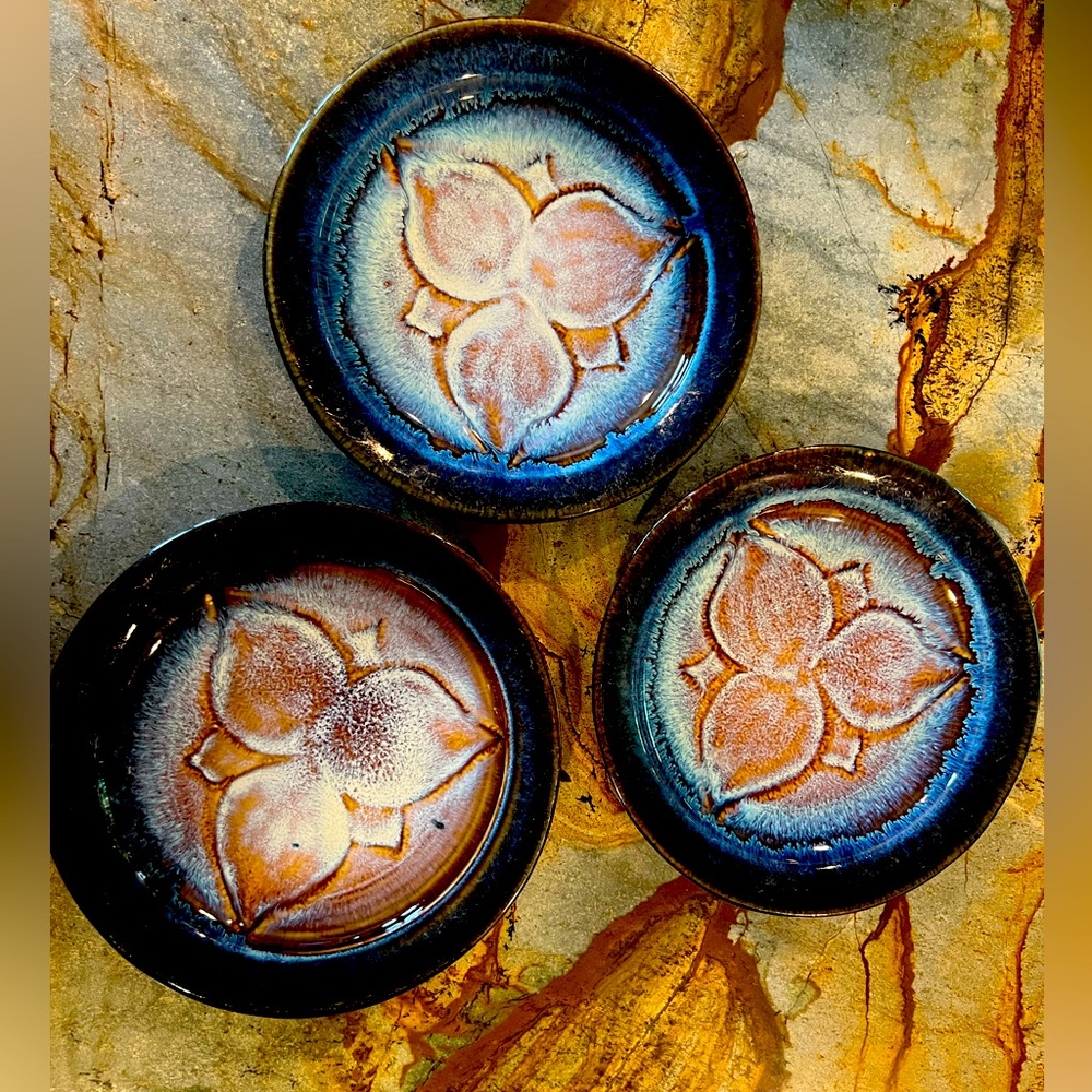 3 Bill Campbell Pottery Salad Dessert Plates Lotus Trillium Flower Drip Glaze 🤎💙